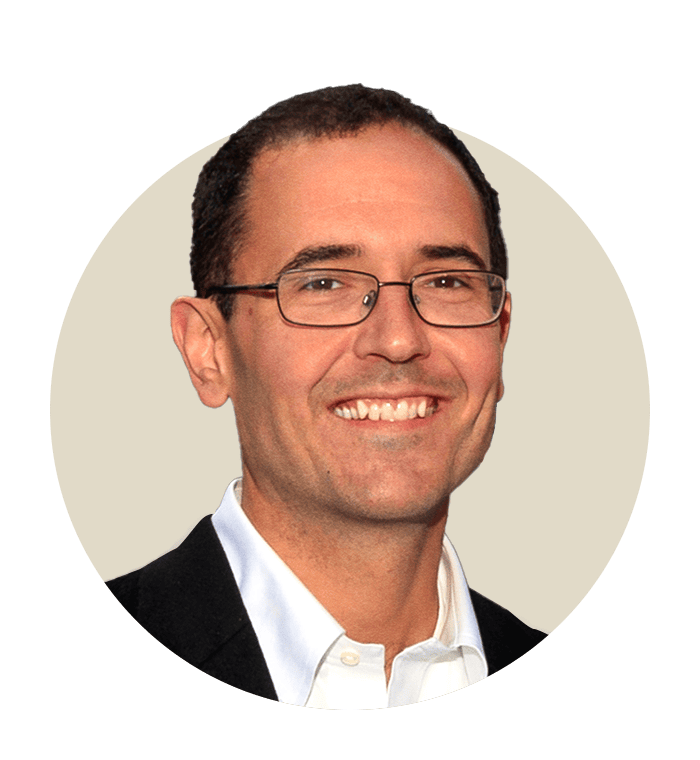 headshot of Geoff Cook, Chief Executive Officer of Noom, framed in a circular coral background. Represents Noom’s executive leadership and strategic vision.